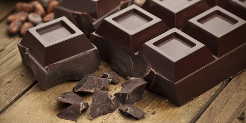 Om du äter en måttlig mängd mörk choklad varje dag så minskar du risken för hjärtsjukdomar med en tredjedel!