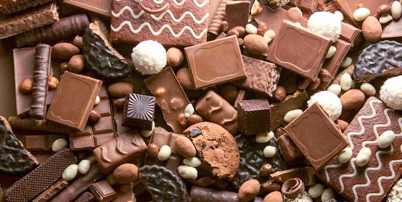 För varje sekund som går så äts det ca 50 kg choklad sammanlagt, och detta gäller bara i USA! Så du kan tänka dig hur stor den världsliga konsumtionen är! Dessvärre saknas det siffror på detta.