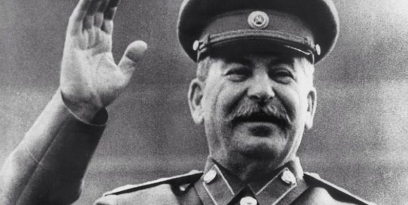 Den kände ryska ledaren Josef Stalin (bilden nedanför) lärde sig inte att tala ryska förrän han var åtta år gammal. Detta var på grund av att hans mor var av georgisk börd.