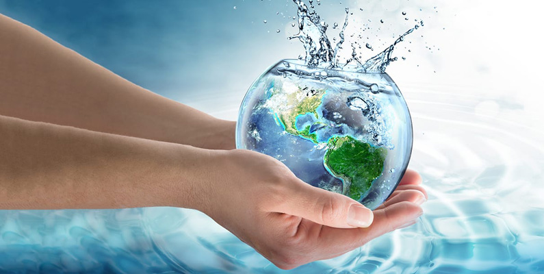 Om allt vatten på jorden skulle fördelas jämt över planetens yta skulle djupet i genomsnitt vara cirka 3 700 meter. Vi får helt enkelt vara glada över att vi har lite land att vara på, då planetens yta består av cirka 75% vatten.