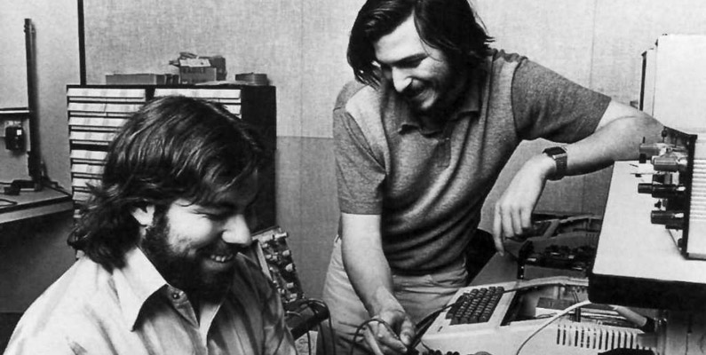 Apple grundas den 1 april 1976…