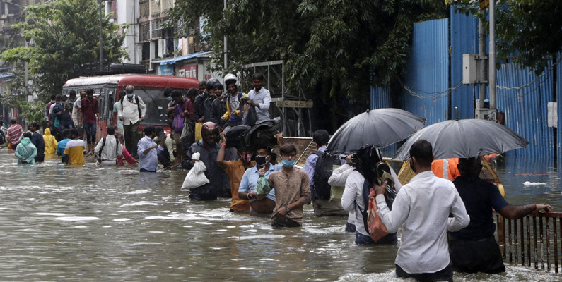 10 historiska händelser som hände 1982.
#7: Svåra översvämningar i Indien.