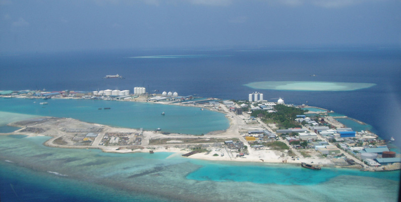 Det finns en 27,5 hektar stor konstgjord ö på Maldiverna som heter Thilafushi. Vad som är speciellt med den konstgjorda ön är att den från början skapades enbart för att hantera sopavfall.