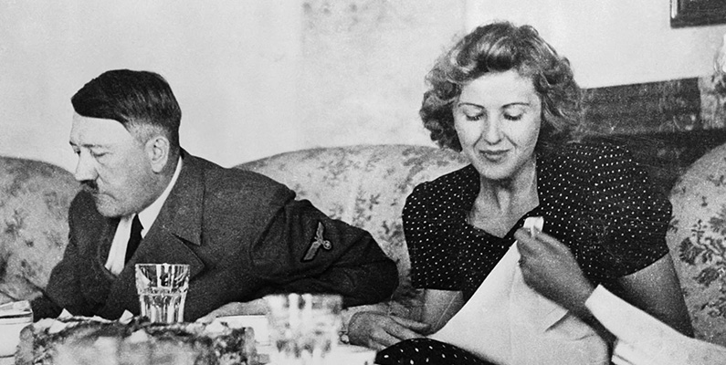 Eva Braun, som senare blev Adolf Hitlers fru, träffade honom när hon var bara 17 år gammal. De två träffades 1929 i Heinrich Hoffmanns fotobutik (Hitlers officiella fotograf), där hon var anställd. Hoffman presenterade dem, och sju år senare flyttade Eva till Hitlers bunker, där de gifte sig efteråt.