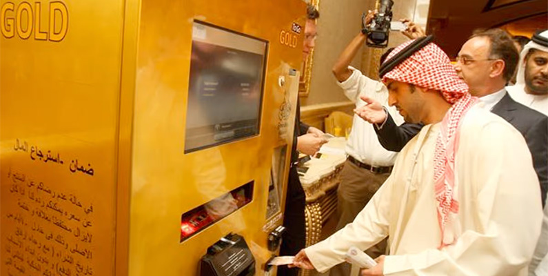 I Dubai finns det ett antal automatiska guldbankomater, kända som "Gold to Go" eller "Gold ATMs", där kunderna kan köpa guldmynt eller guldtackor. Dessa automater är belägna på olika platser runt om i staden, inklusive köpcentra och turistområden. Precis vad man behöver på sin semesterresa i Dubai!