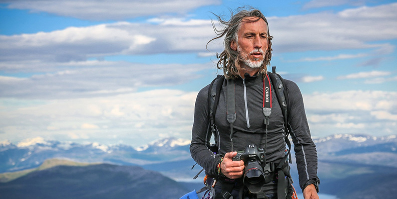 Den 11 maj 1990 var en stor dag för oss svenskar! Det var nämligen detta datumet som två svenska män - Mikael Reuterswärd och Oskar Kihlborg - blir de första svenskarna som lyckas bestiga världens högsta berg; Mount Everest i Nepal. På bilden: Oskar Kihlborg.