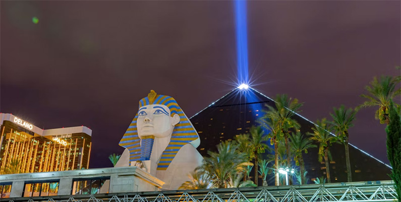 "Sky Beam" från Luxor Hotel har skapat ett nytt ekosystem runt ljusstrålen.