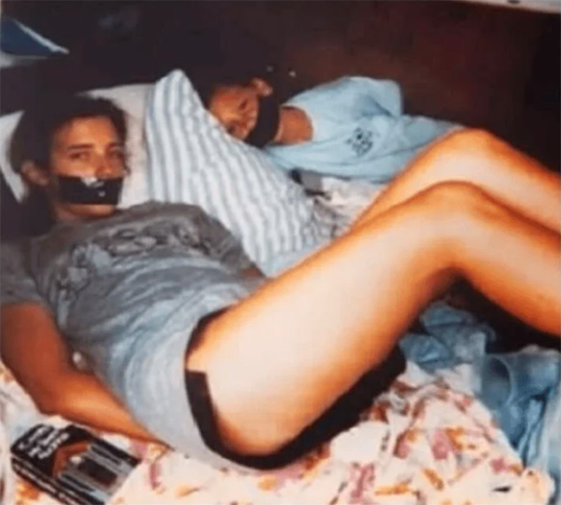10 till synes vanliga bilder med riktigt läskiga och störande bakgrundshistorier. #9) Försvinnandet av 19-åriga Tara Calico och Polaroid-bilden som dök upp 2 400 km från hennes hem…