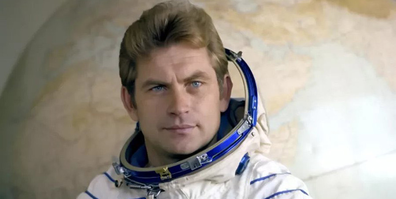 Rysk kosmonaut hävdar att han såg något lika stort som ett finger utanför rymdstationen…