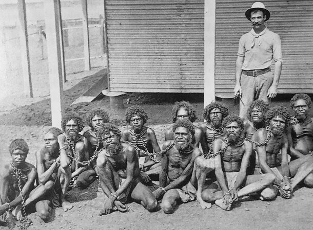 10 historiska foton som kommer att lämna ett starkt intryck på dig:
Aboriginernas öde…