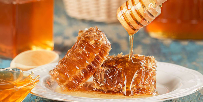 Dödens skafferi: 10 vanliga saker du kan äta som kan döda dig:
#3: Opastöriserad honung.