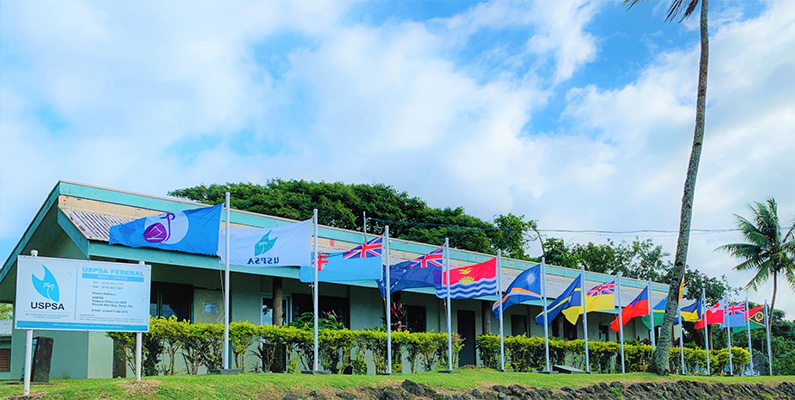 University of the South Pacific (USP) är en regional institution för högre utbildning som ägs tillsammans av 12 länder i Stilla havet. Dessa länder inkluderar Fiji, Samoa, Cooköarna, Kiribati, Marshallöarna, Nauru, Niue, Solomonöarna, Tonga, Tuvalu, Vanuatu och Tokelau. Universitetet erbjuder ett brett utbud av akademiska program och tjänster för studenter från dessa länder och även från andra delar av världen.