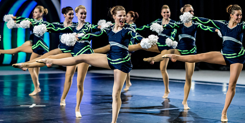 Cheerleading står för 65% av alla skador inom kvinnliga high school-atleter i USA…