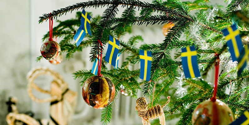 Därför firar vi jul den 24 december i Sverige…