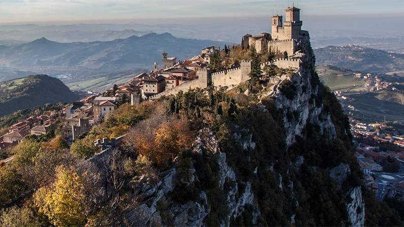 Av naturliga skäl är italienska det officiella språket i San Marino…